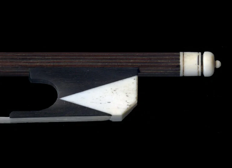 av22